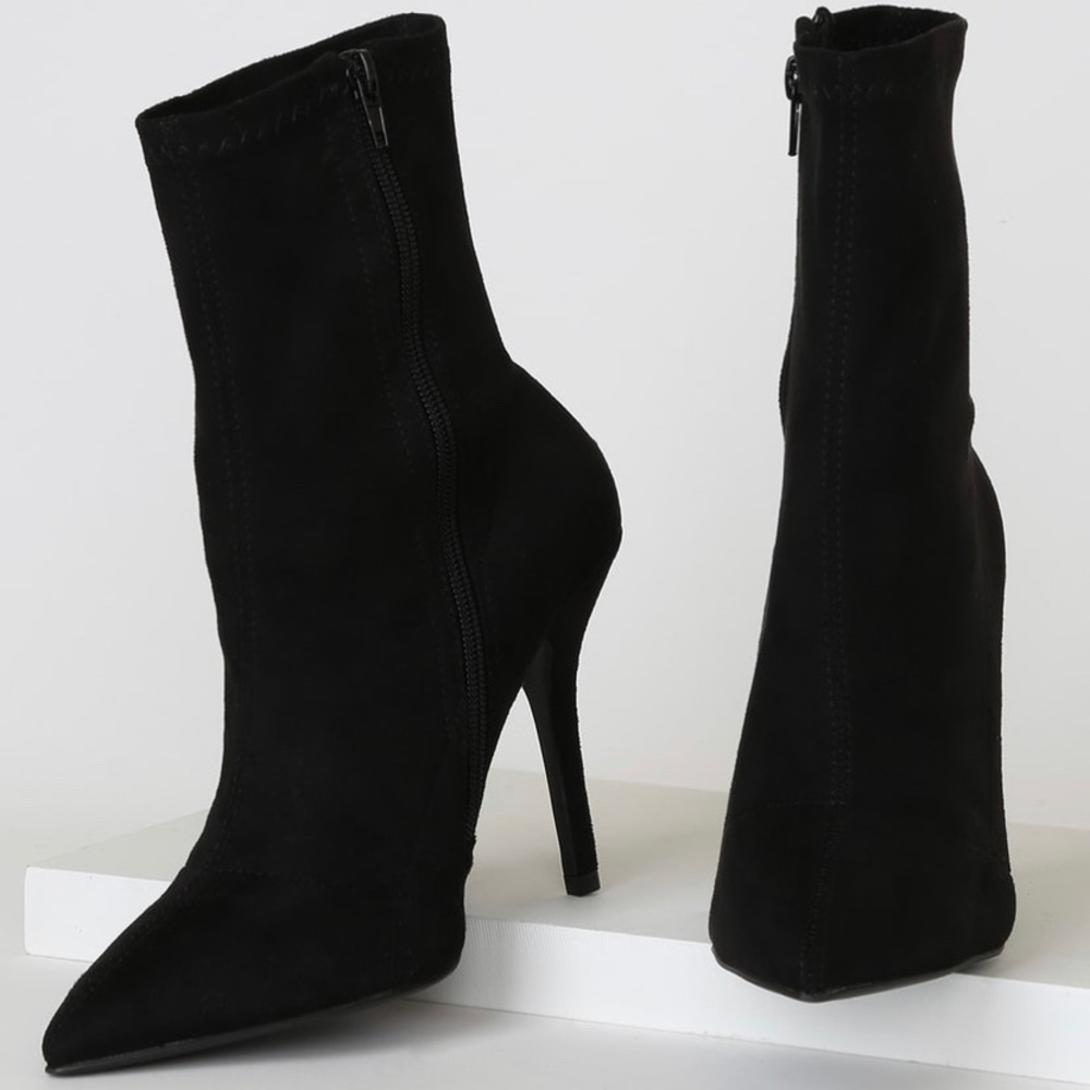 Black pointed toe boots